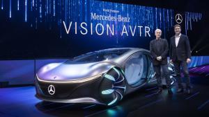 Mercedes-Benz VISION AVTR – inspiriert von AVATAR Der Name des wegweisenden Konzeptfahrzeugs steht nicht nur für die intensive Kollaboration während der Entwicklung des Showcars gemeinsam mit dem AVATAR Team, sondern auch für ADVANCED VEHICLE TRANSFORMATION. Dieses Konzeptfahrzeug verkörpert die Vision von Mercedes-Benz Designern, Ingenieuren und Trendforschern für Mobilität in ferner Zukunft. Mercedes-Benz VISION AVTR – inspired by AVATAR: The name of the groundbreaking concept vehicle stands not only for the close collaboration in developing the showcar together with the AVATAR team but also for ADVANCED VEHICLE TRANSFORMATION. This concept vehicle embodies the vision of Mercedes-Benz designers, engineers and trend researchers for mobility in the distant future.